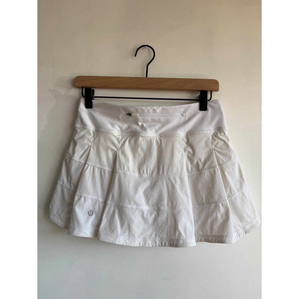 Lululemon women's White Skort 4. Clean girl aesthetic.Athleisure,sporty chic.